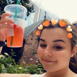 Meet your Posher, Holly